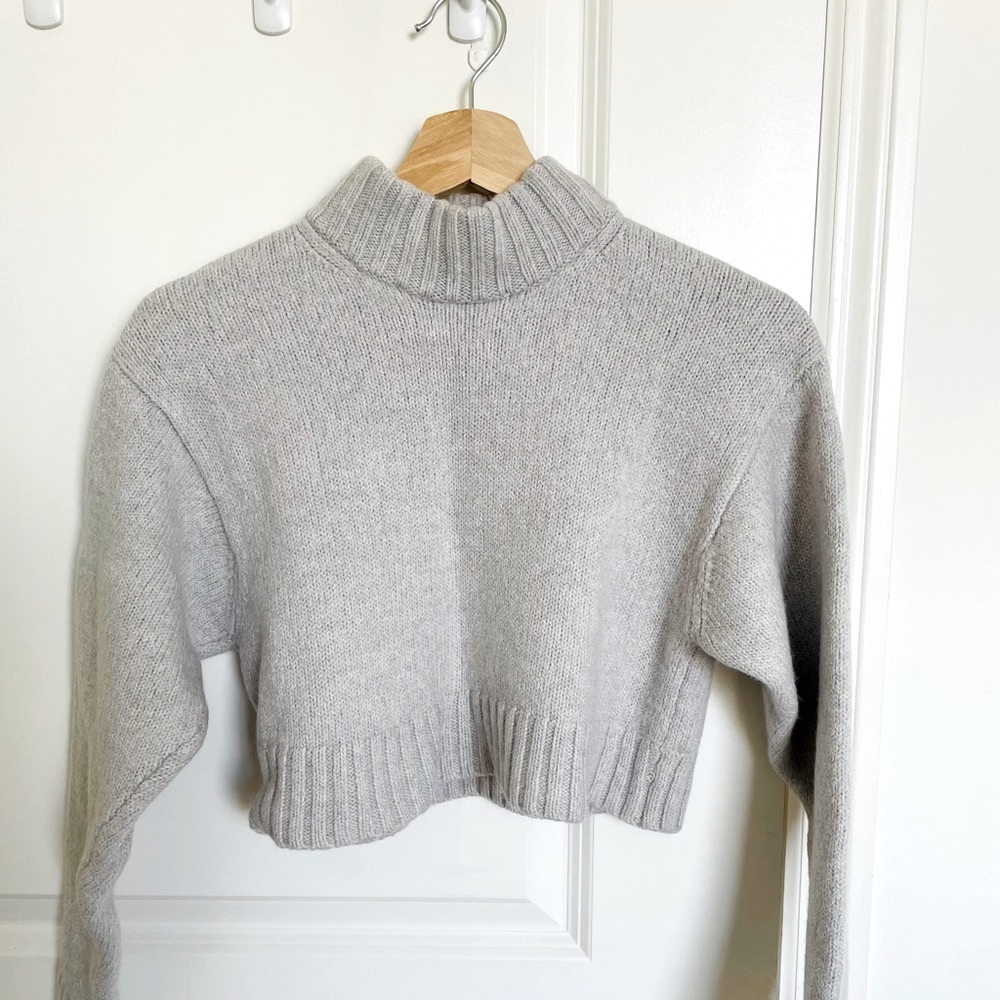 Aritzia Heinen Cropped 100% wool sweater